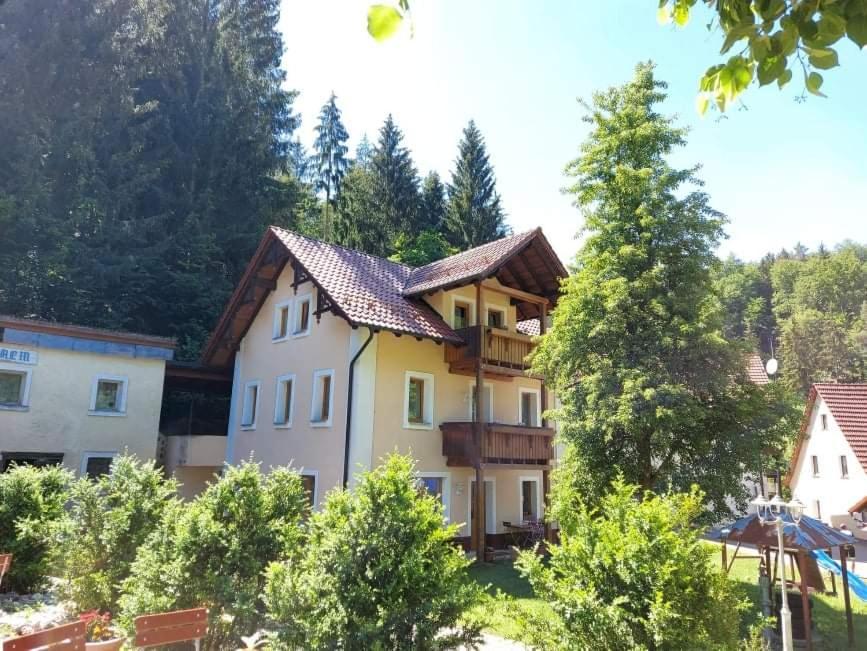 Hotel Gasthof Restaurant Jamas Pottenstein Exterior foto